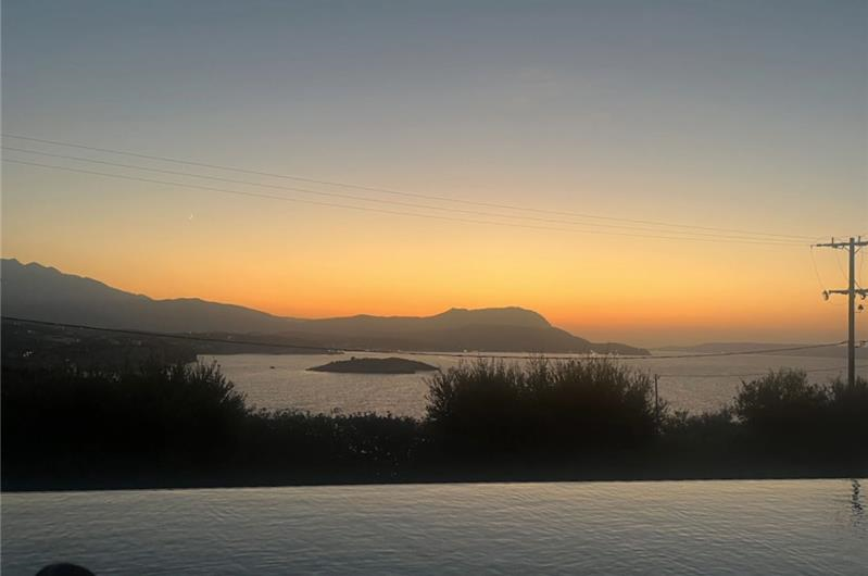 5 bedroom luxury villa with infinity pool, sea views and tennis court near Chania, sleeps 10