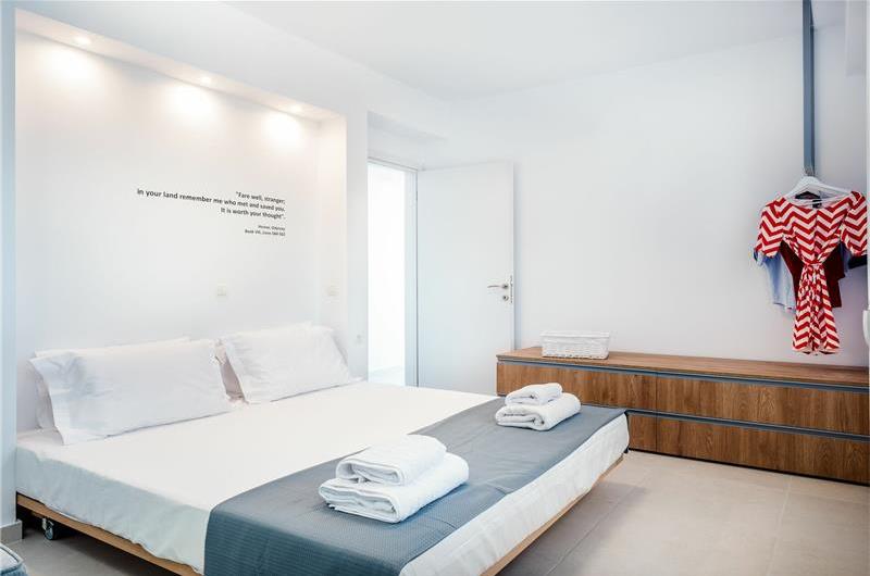 4 bedroom villa with pool and sea view in Perithia, Corfu, sleeps 9