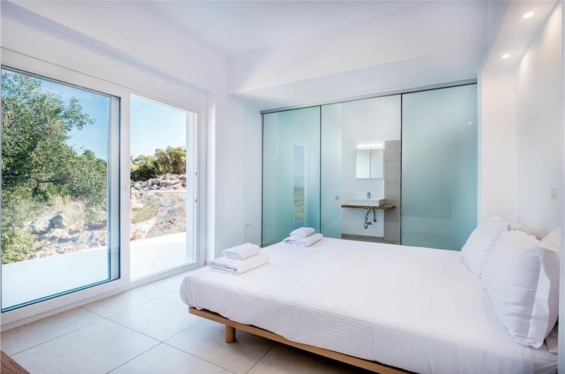 4 bedroom villa with pool and sea view in Perithia, Corfu, sleeps 9