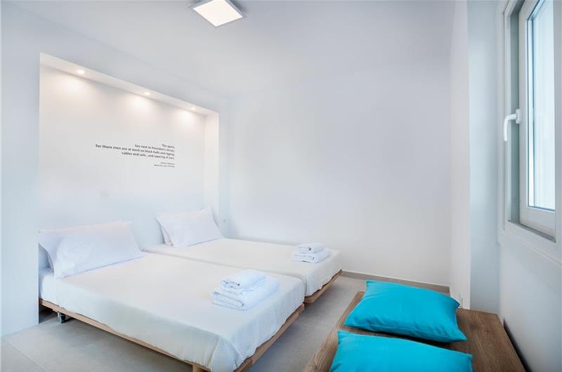 4 bedroom villa with pool and sea view in Perithia, Corfu, sleeps 9