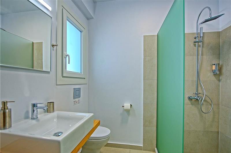 4 bedroom villa with pool and sea view in Perithia, Corfu, sleeps 9