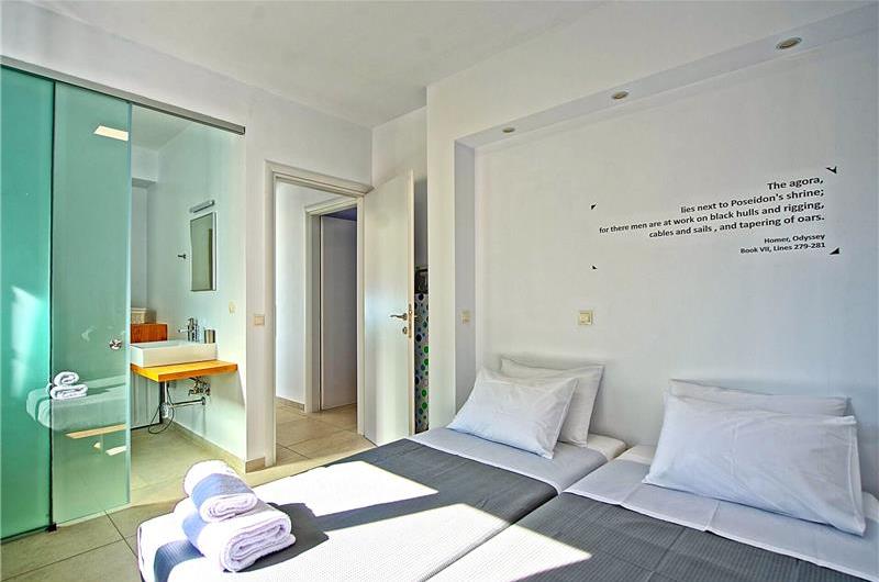 4 bedroom villa with pool and sea view in Perithia, Corfu, sleeps 9