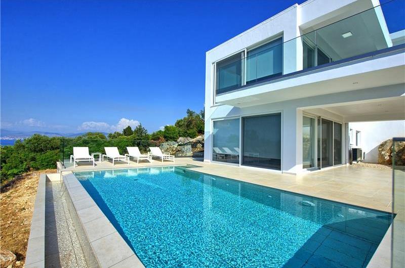 4 bedroom villa with pool and sea view in Perithia, Corfu, sleeps 9