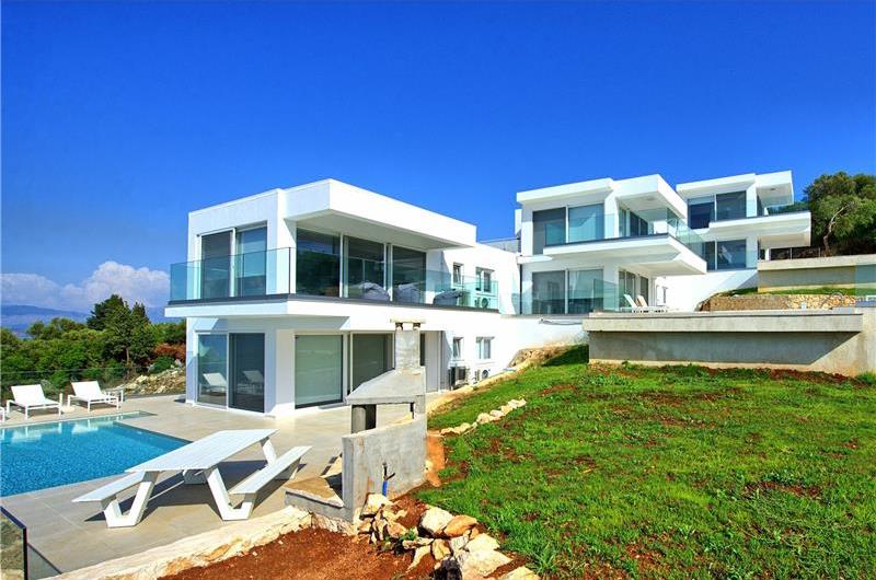 4 bedroom villa with pool and sea view in Perithia, Corfu, sleeps 9