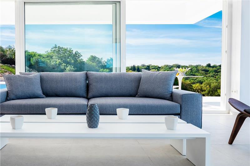 4 bedroom villa with pool and sea view in Perithia, Corfu, sleeps 9