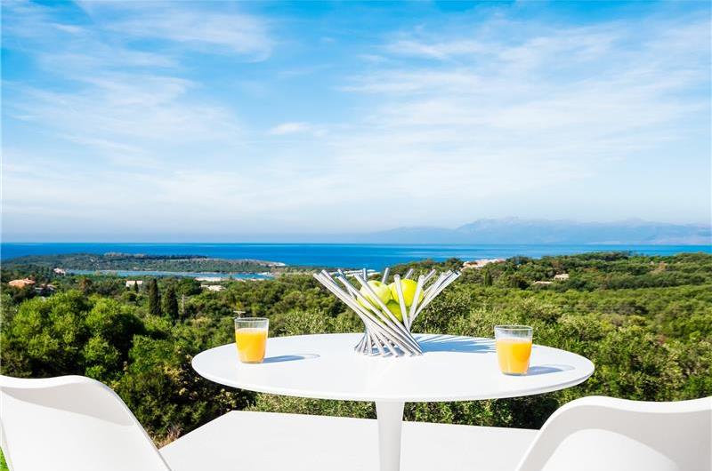4 bedroom villa with pool and sea view in Perithia, Corfu, sleeps 9