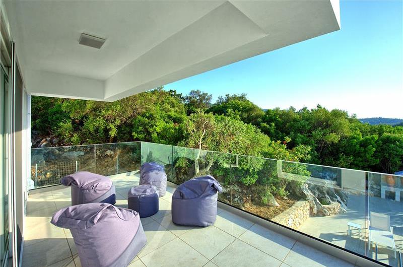 4 bedroom villa with infinity pool and sea view in Perithia, Corfu, sleeps 9