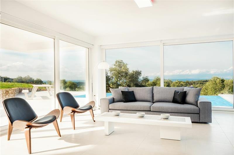 4 bedroom villa with infinity pool and sea view in Perithia, Corfu, sleeps 9