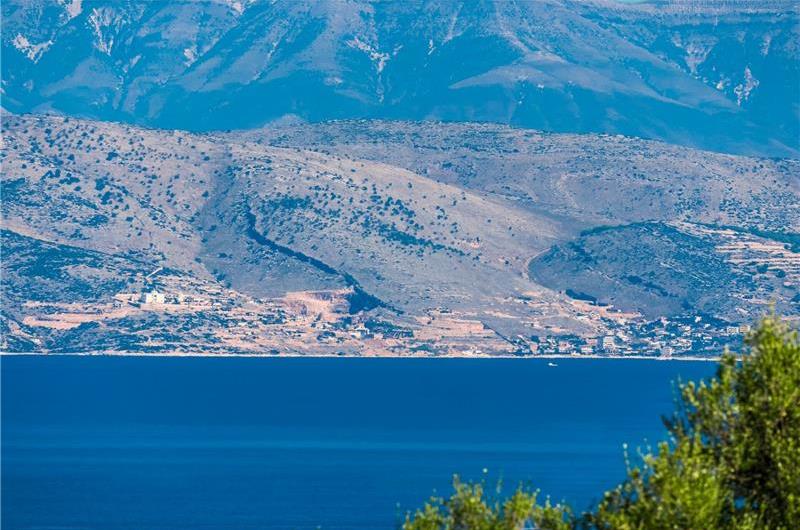 4 bedroom villa with infinity pool and sea view in Perithia, Corfu, sleeps 9