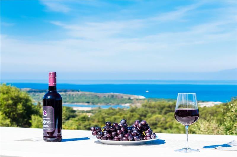 4 bedroom villa with infinity pool and sea view in Perithia, Corfu, sleeps 9