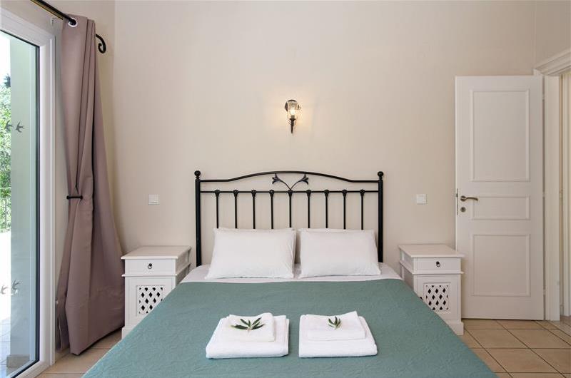 3 bedroom villa with heated pool in Kassiopi, Corfu, sleeps 6