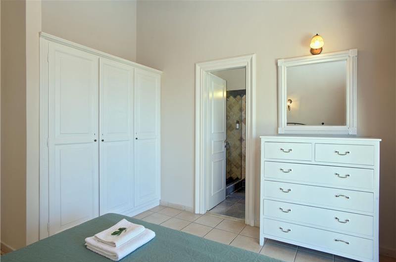 3 bedroom villa with heated pool in Kassiopi, Corfu, sleeps 6