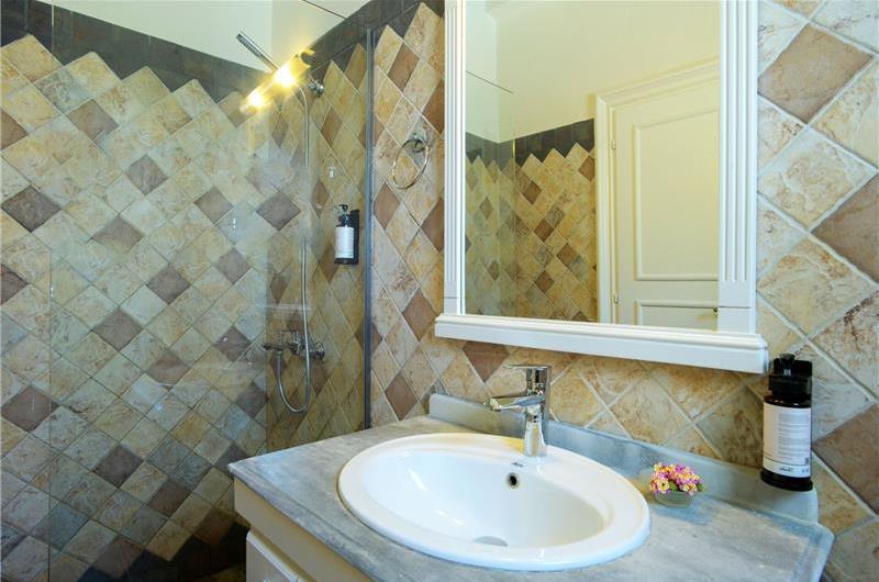 3 bedroom villa with heated pool in Kassiopi, Corfu, sleeps 6