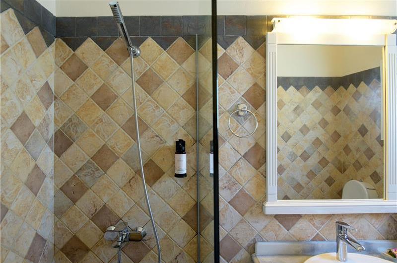 3 bedroom villa with heated pool in Kassiopi, Corfu, sleeps 6