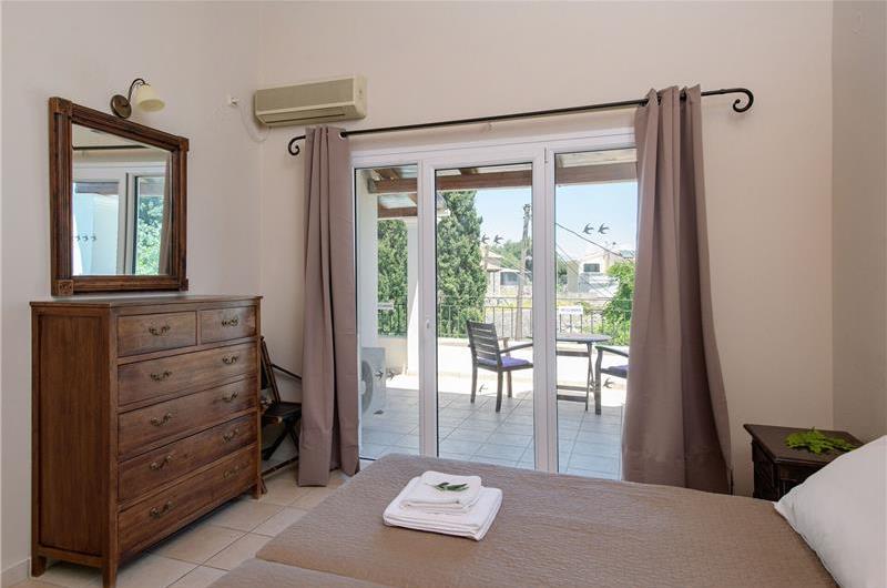 3 bedroom villa with heated pool in Kassiopi, Corfu, sleeps 6