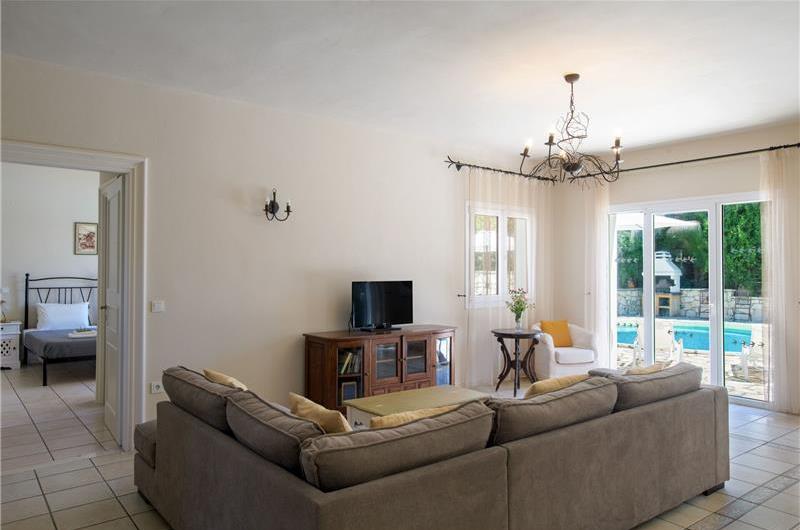 3 bedroom villa with heated pool in Kassiopi, Corfu, sleeps 6