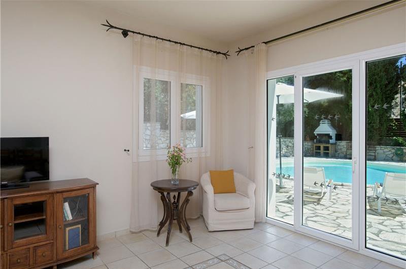 3 bedroom villa with heated pool in Kassiopi, Corfu, sleeps 6