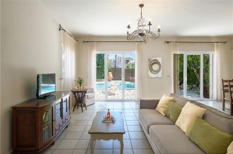 3 bedroom villa with heated pool in Kassiopi, Corfu, sleeps 6