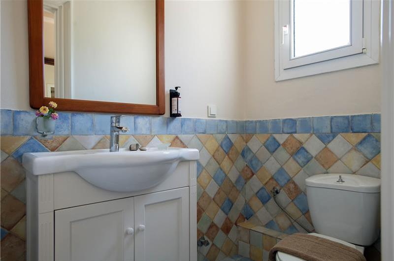 3 bedroom villa with heated pool in Kassiopi, Corfu, sleeps 6