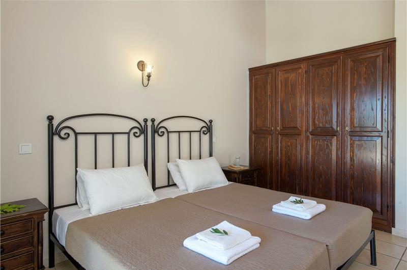 3 bedroom villa with heated pool in Kassiopi, Corfu, sleeps 6