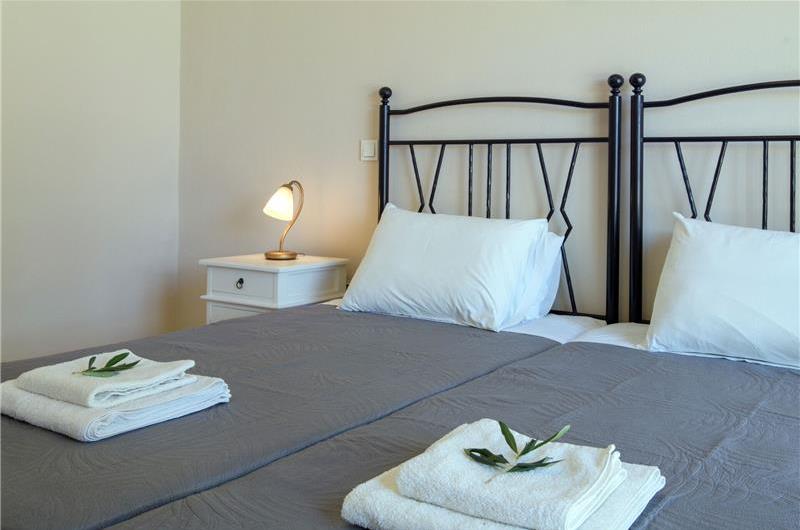 3 bedroom villa with heated pool in Kassiopi, Corfu, sleeps 6