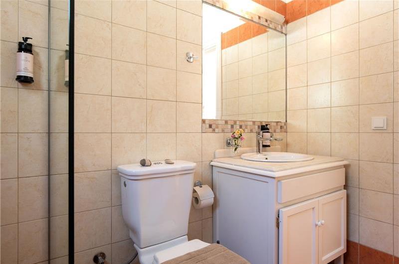 3 bedroom villa with heated pool in Kassiopi, Corfu, sleeps 6