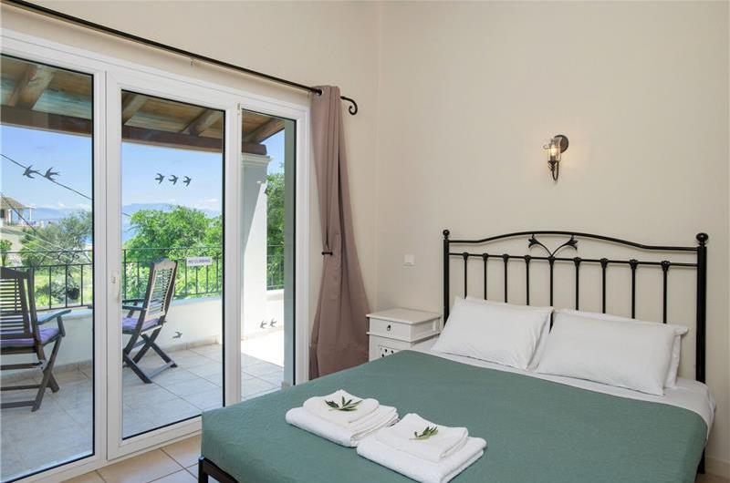 3 bedroom villa with heated pool in Kassiopi, Corfu, sleeps 6