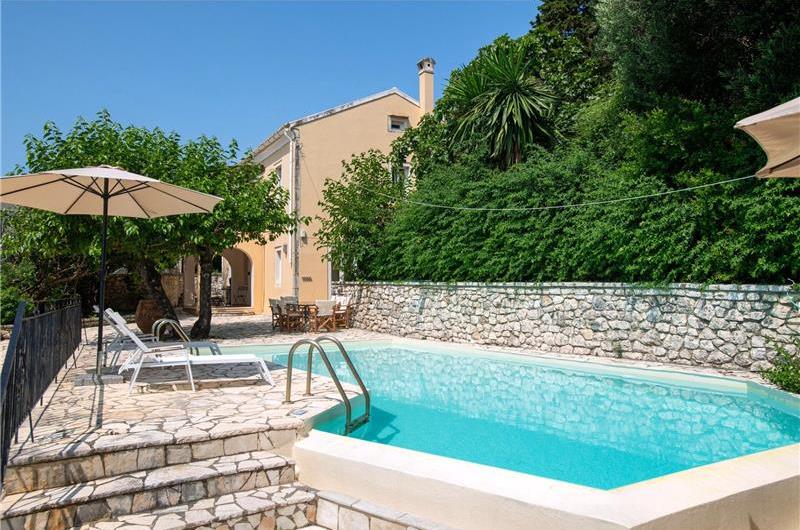 3 bedroom villa with heated pool in Kassiopi, Corfu, sleeps 6