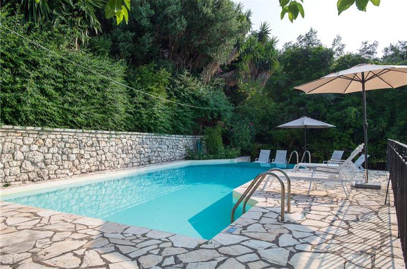 3 bedroom villa with heated pool in Kassiopi, Corfu, sleeps 6