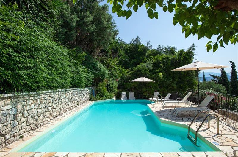 3 bedroom villa with heated pool in Kassiopi, Corfu, sleeps 6