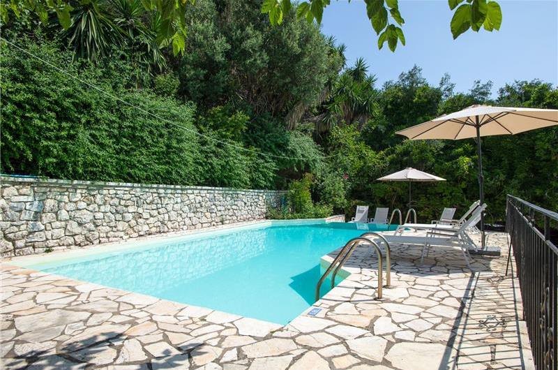 3 bedroom villa with heated pool in Kassiopi, Corfu, sleeps 6