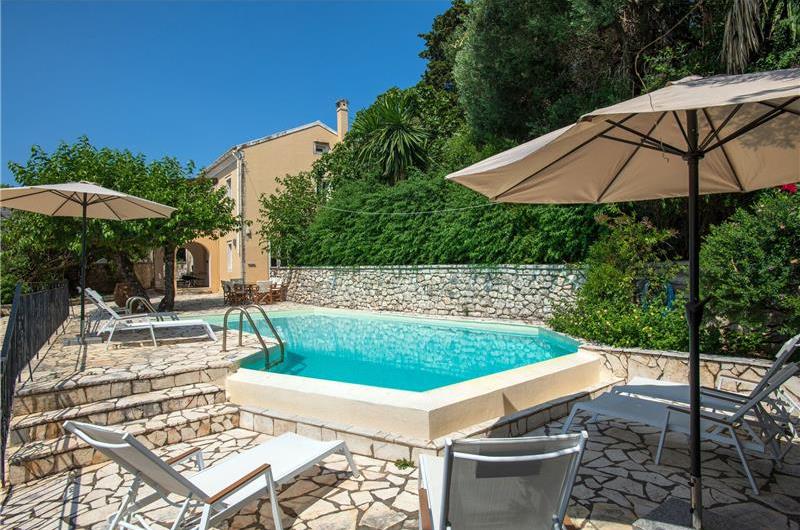 3 bedroom villa with heated pool in Kassiopi, Corfu, sleeps 6
