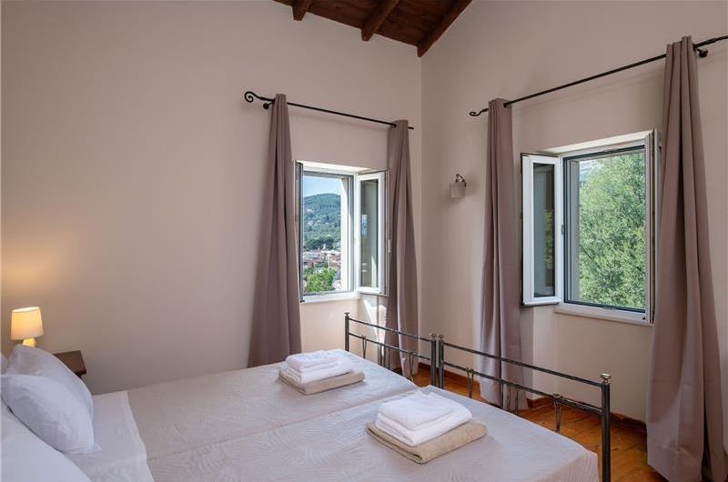 3 bedroom villa with heated pool in Kassiopi, Corfu, sleeps 6