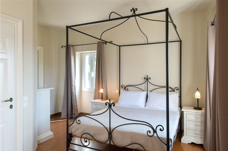 3 bedroom villa with heated pool in Kassiopi, Corfu, sleeps 6