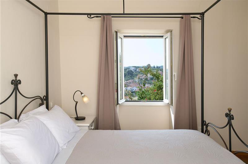 3 bedroom villa with heated pool in Kassiopi, Corfu, sleeps 6