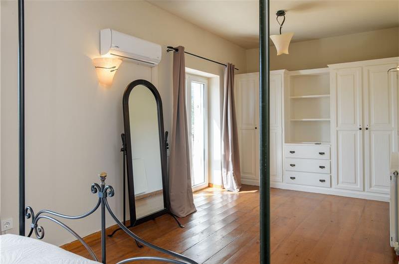 3 bedroom villa with heated pool in Kassiopi, Corfu, sleeps 6