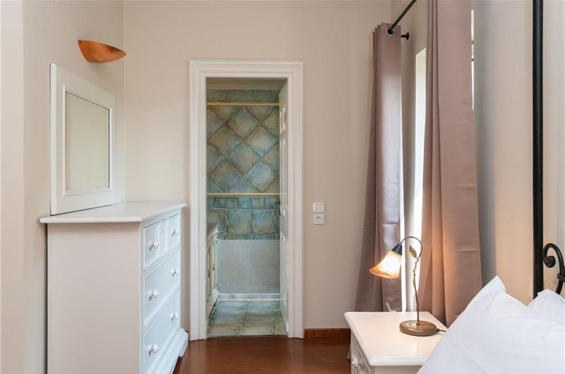 3 bedroom villa with heated pool in Kassiopi, Corfu, sleeps 6