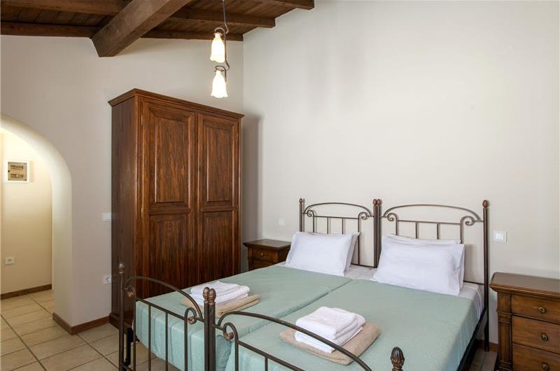 3 bedroom villa with heated pool in Kassiopi, Corfu, sleeps 6