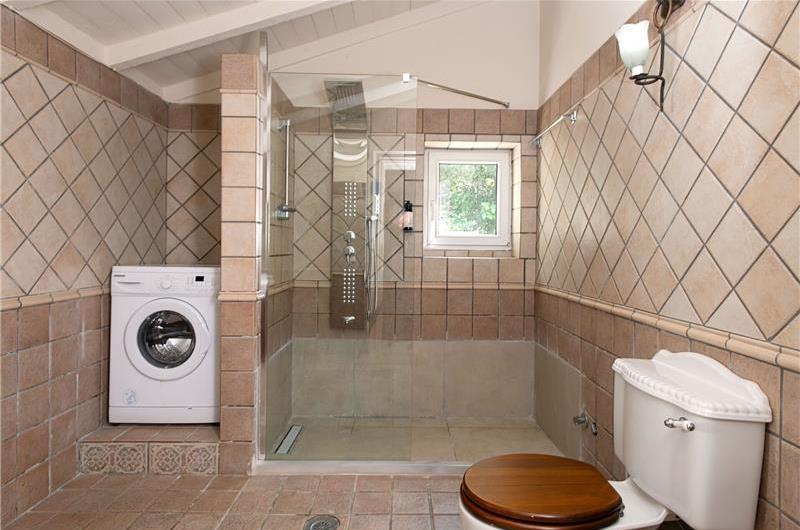 3 bedroom villa with heated pool in Kassiopi, Corfu, sleeps 6