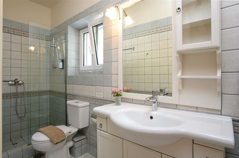 3 bedroom villa with heated pool in Kassiopi, Corfu, sleeps 6