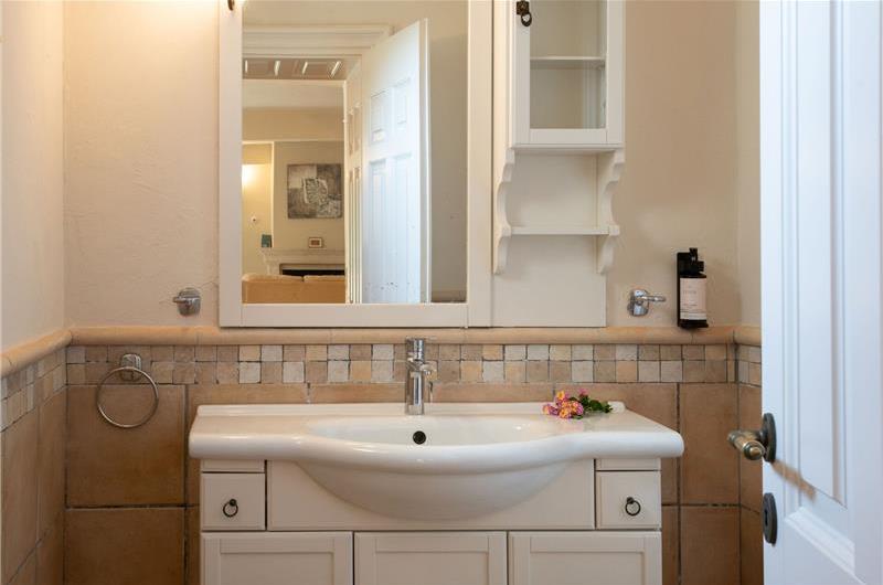 3 bedroom villa with heated pool in Kassiopi, Corfu, sleeps 6