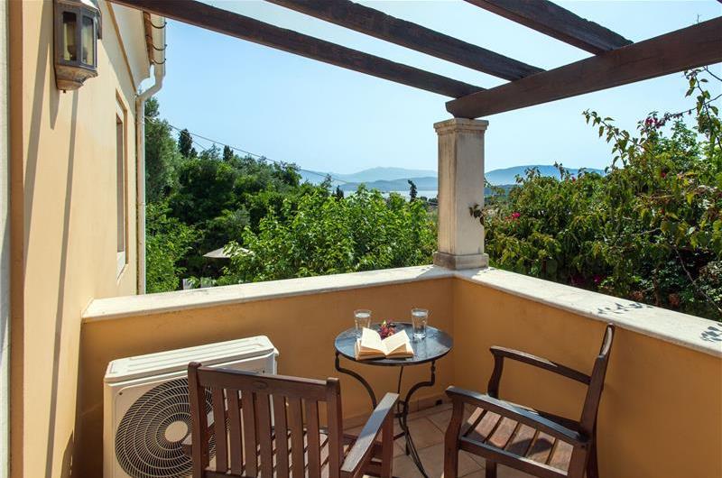 3 bedroom villa with heated pool in Kassiopi, Corfu, sleeps 6