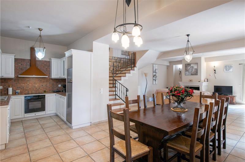 3 bedroom villa with heated pool in Kassiopi, Corfu, sleeps 6