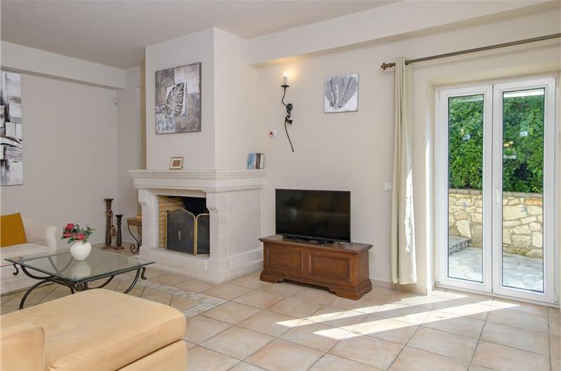 3 bedroom villa with heated pool in Kassiopi, Corfu, sleeps 6