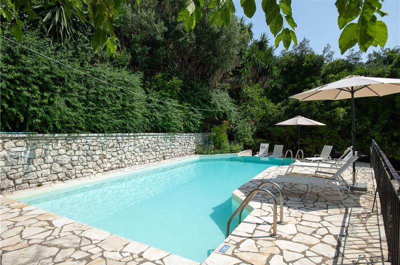 3 bedroom villa with heated pool in Kassiopi, Corfu, sleeps 6