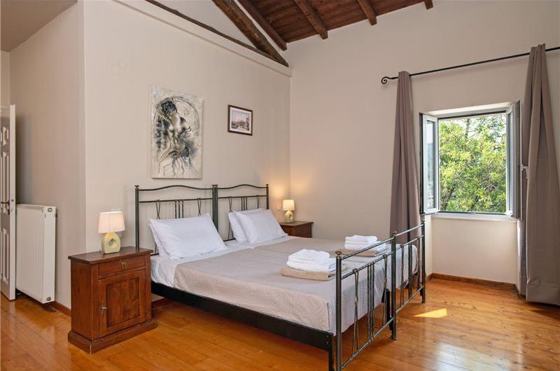 3 bedroom villa with heated pool in Kassiopi, Corfu, sleeps 6