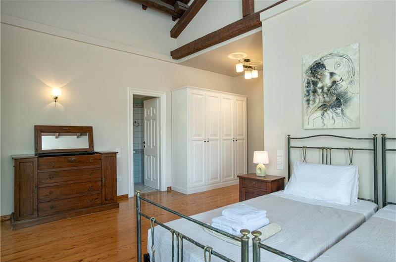 3 bedroom villa with heated pool in Kassiopi, Corfu, sleeps 6