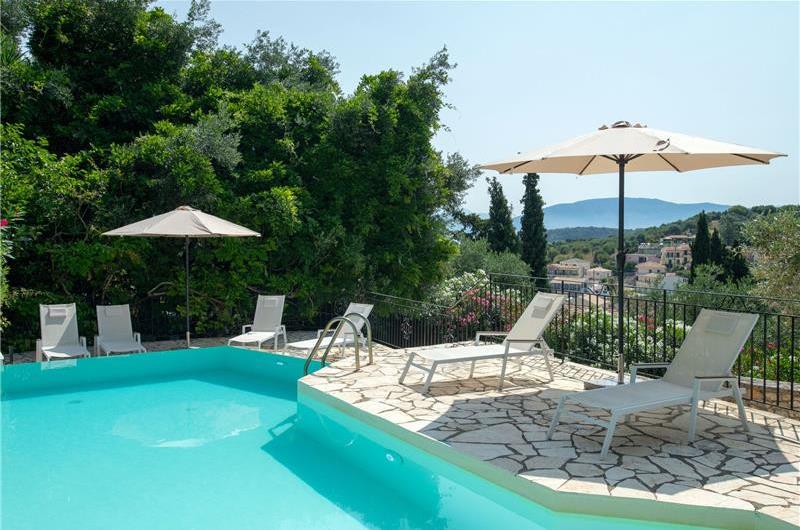 3 bedroom villa with heated pool in Kassiopi, Corfu, sleeps 6
