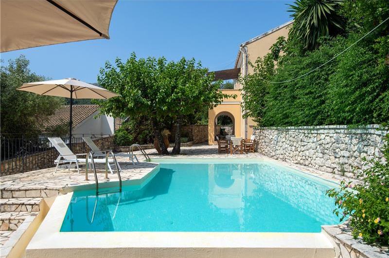 3 bedroom villa with heated pool in Kassiopi, Corfu, sleeps 6