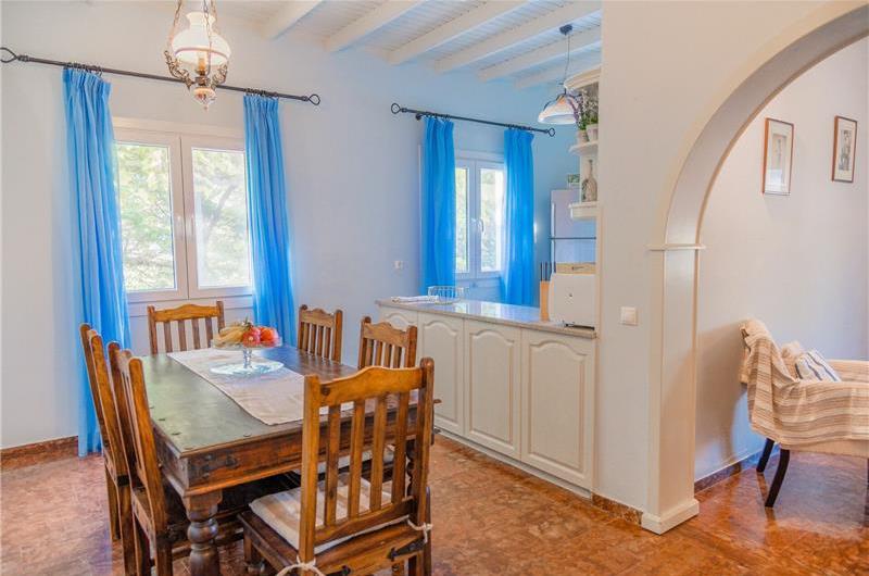 3 bedroom villa with pool in Kassiopi, Corfu, sleeps 6